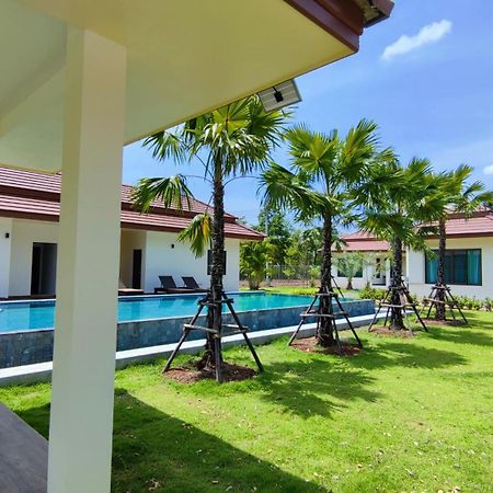 Isan Golf & Adventure Hotel Udon Thani Buitenkant foto