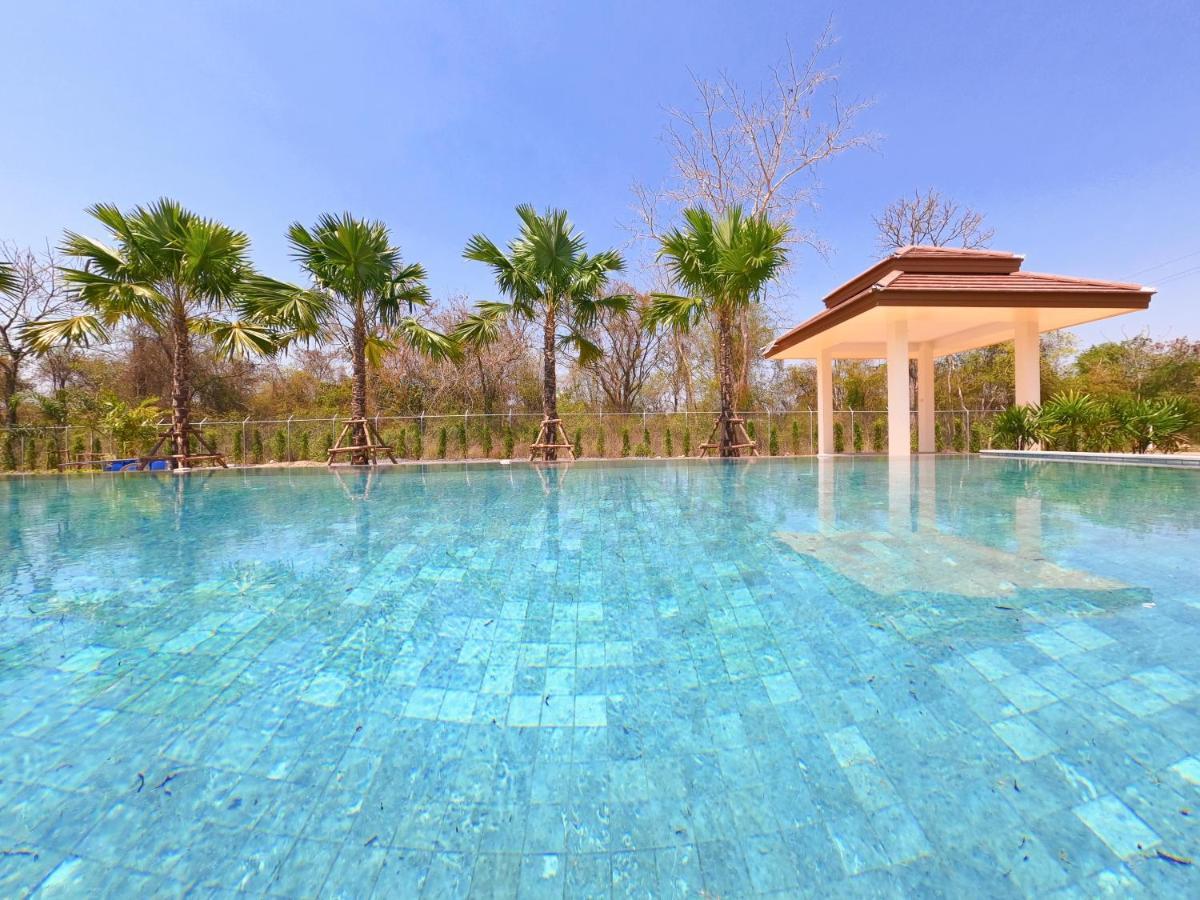 Isan Golf & Adventure Hotel Udon Thani Buitenkant foto