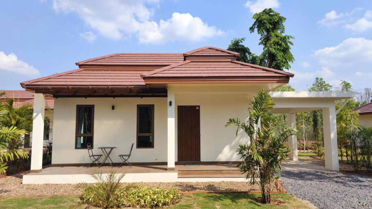 Isan Golf & Adventure Hotel Udon Thani Buitenkant foto