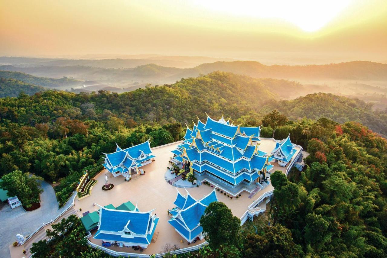 Isan Golf & Adventure Hotel Udon Thani Buitenkant foto