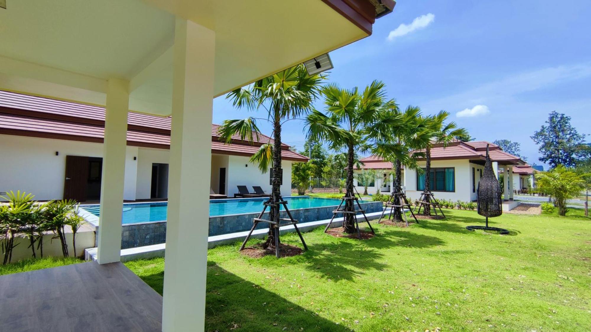 Isan Golf & Adventure Hotel Udon Thani Buitenkant foto
