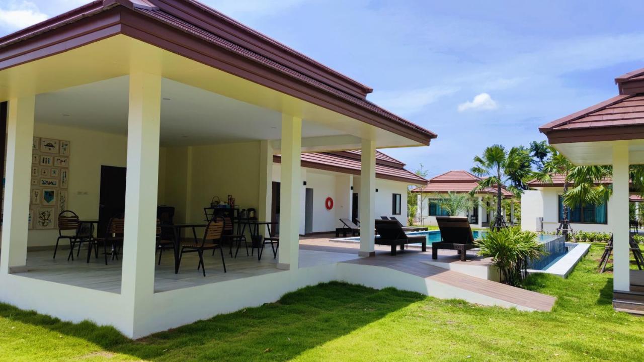 Isan Golf & Adventure Hotel Udon Thani Buitenkant foto