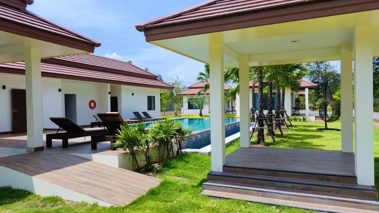 Isan Golf & Adventure Hotel Udon Thani Buitenkant foto