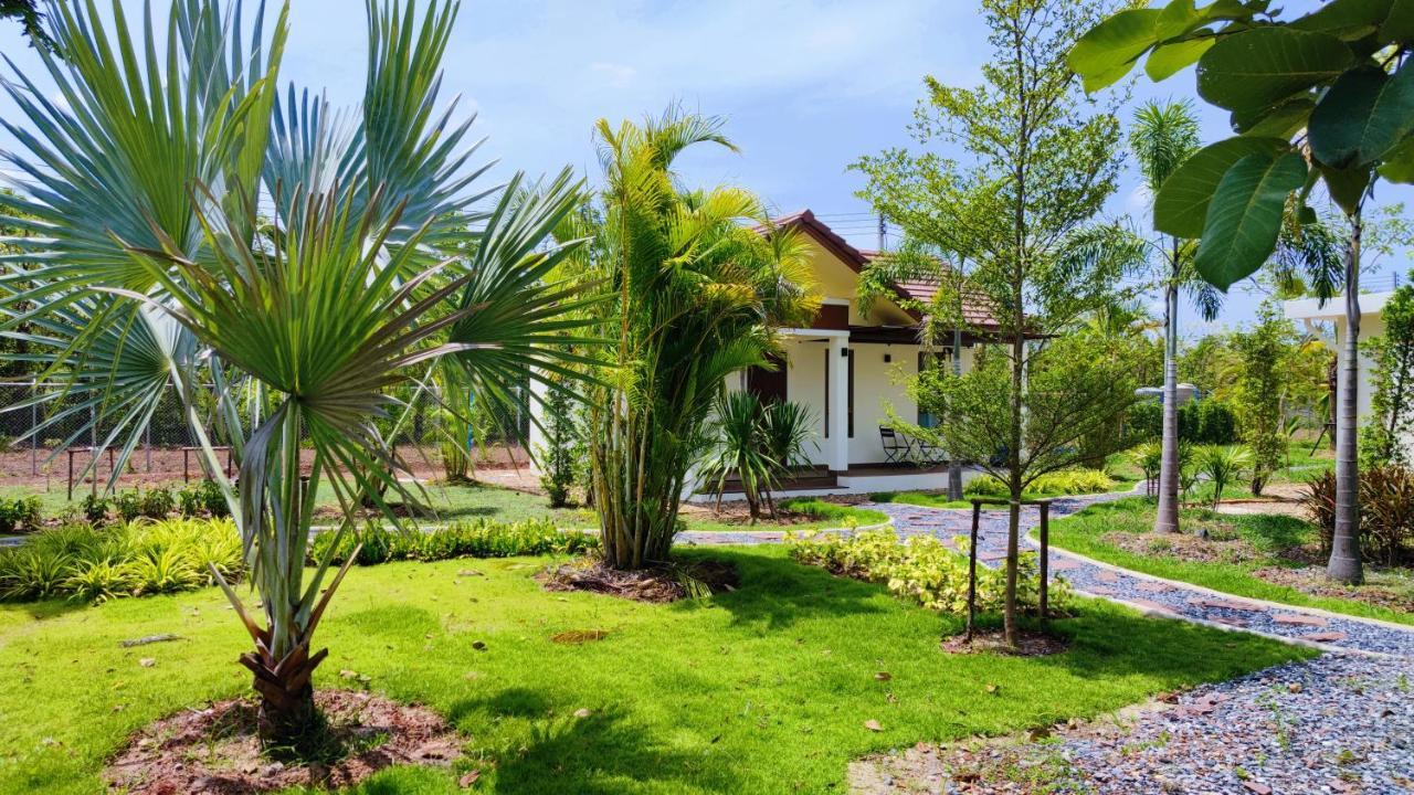 Isan Golf & Adventure Hotel Udon Thani Buitenkant foto