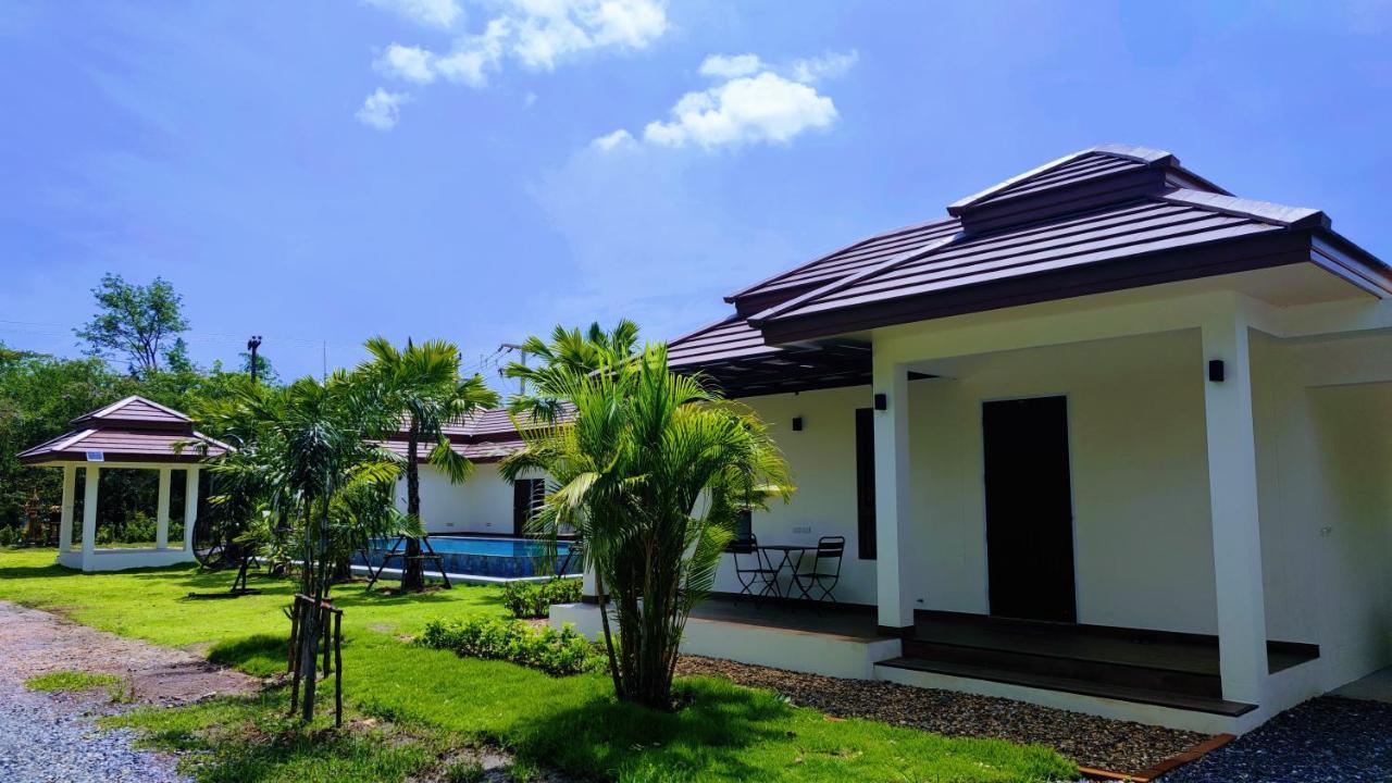 Isan Golf & Adventure Hotel Udon Thani Buitenkant foto