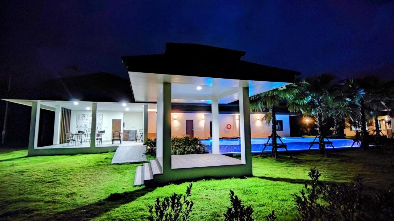 Isan Golf & Adventure Hotel Udon Thani Buitenkant foto