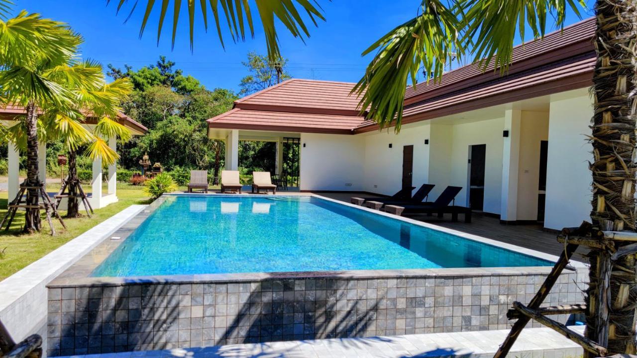 Isan Golf & Adventure Hotel Udon Thani Buitenkant foto