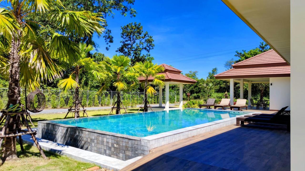 Isan Golf & Adventure Hotel Udon Thani Buitenkant foto