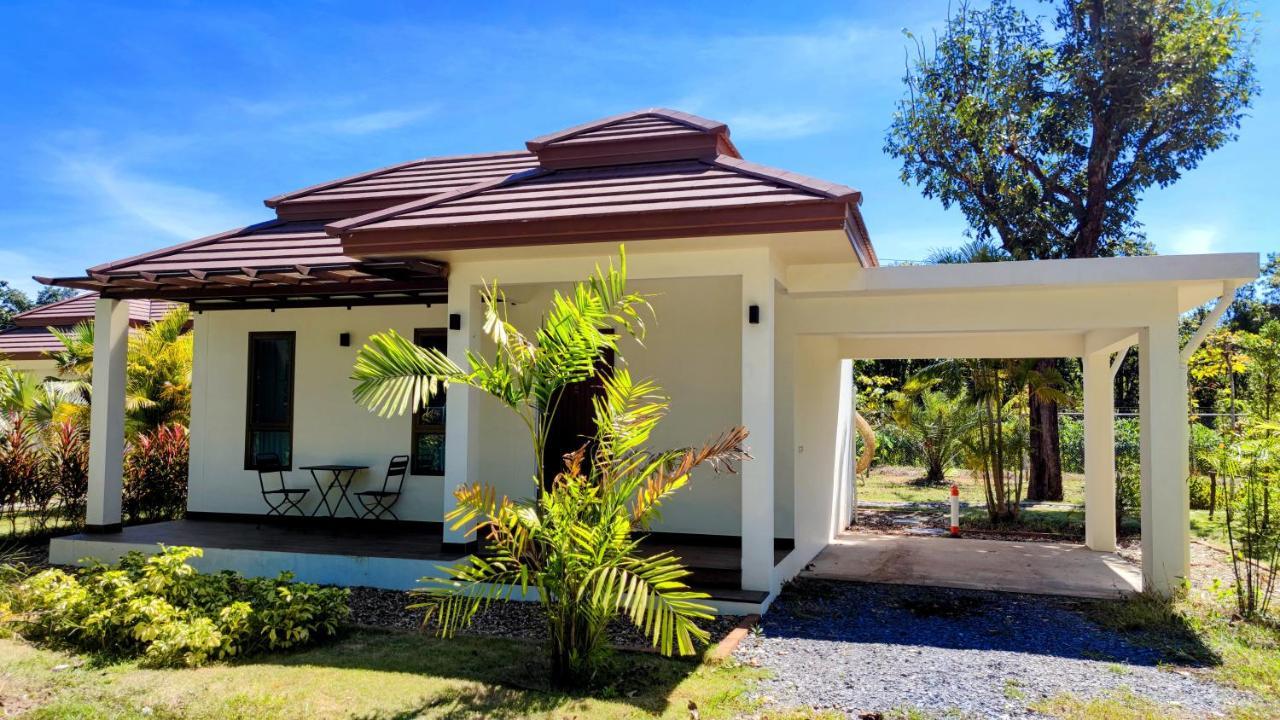 Isan Golf & Adventure Hotel Udon Thani Buitenkant foto