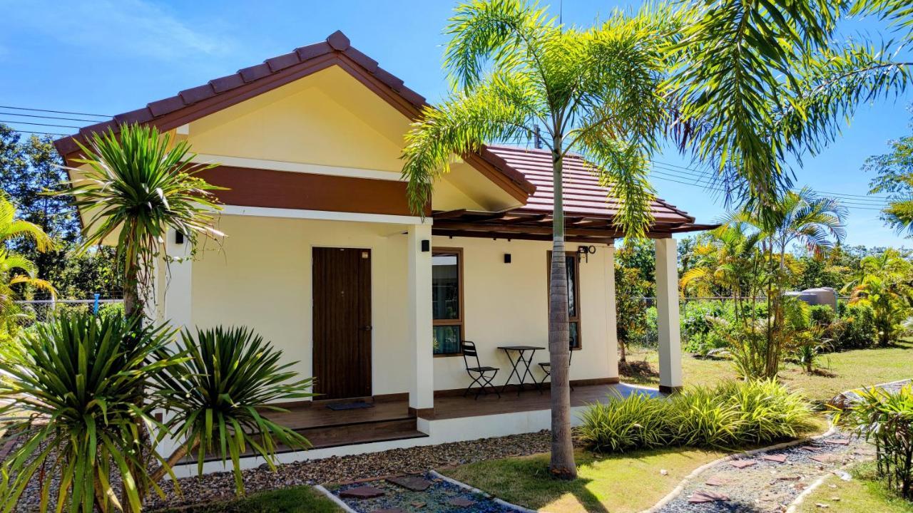 Isan Golf & Adventure Hotel Udon Thani Buitenkant foto