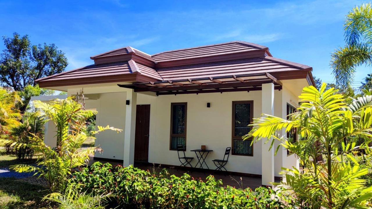 Isan Golf & Adventure Hotel Udon Thani Buitenkant foto