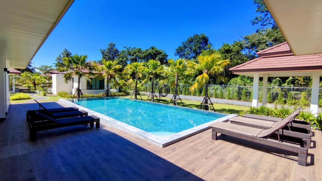 Isan Golf & Adventure Hotel Udon Thani Buitenkant foto