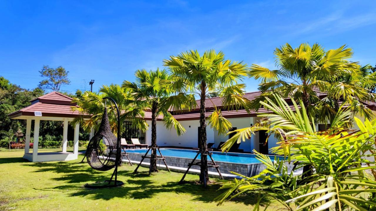 Isan Golf & Adventure Hotel Udon Thani Buitenkant foto