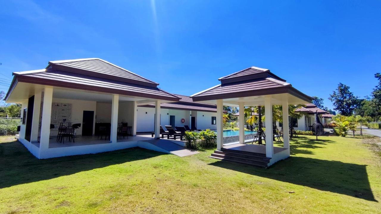 Isan Golf & Adventure Hotel Udon Thani Buitenkant foto
