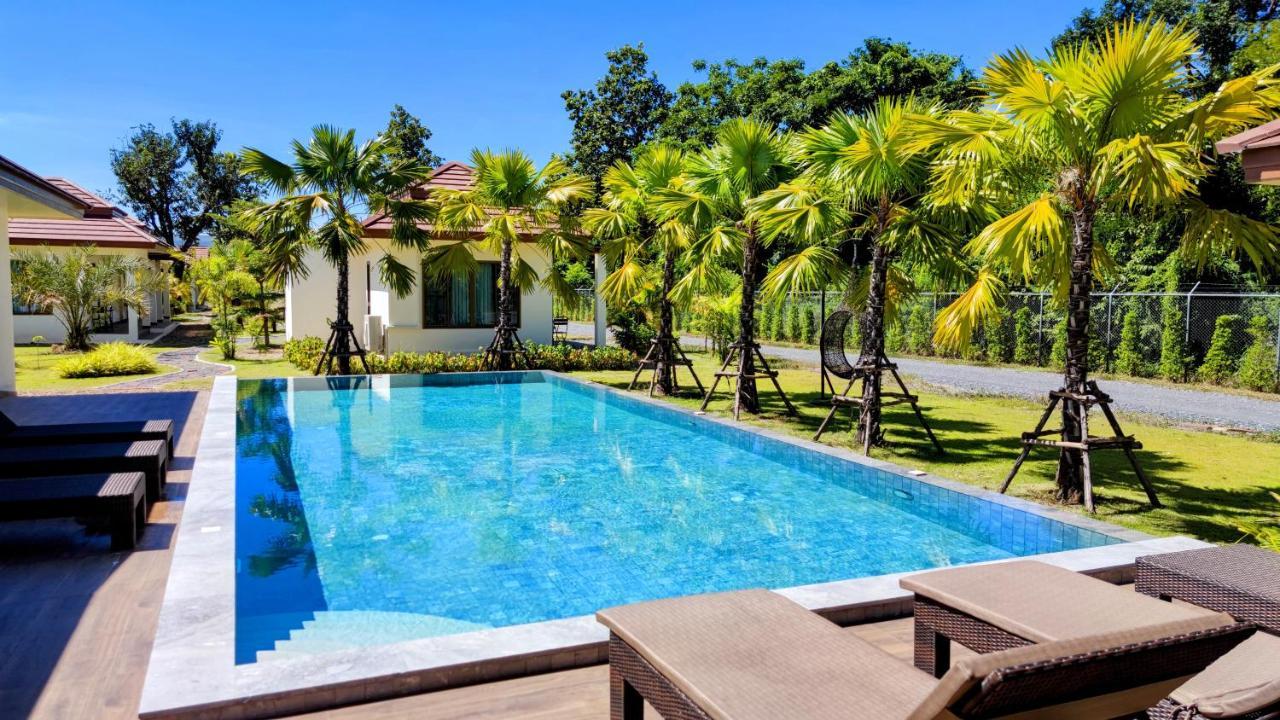 Isan Golf & Adventure Hotel Udon Thani Buitenkant foto