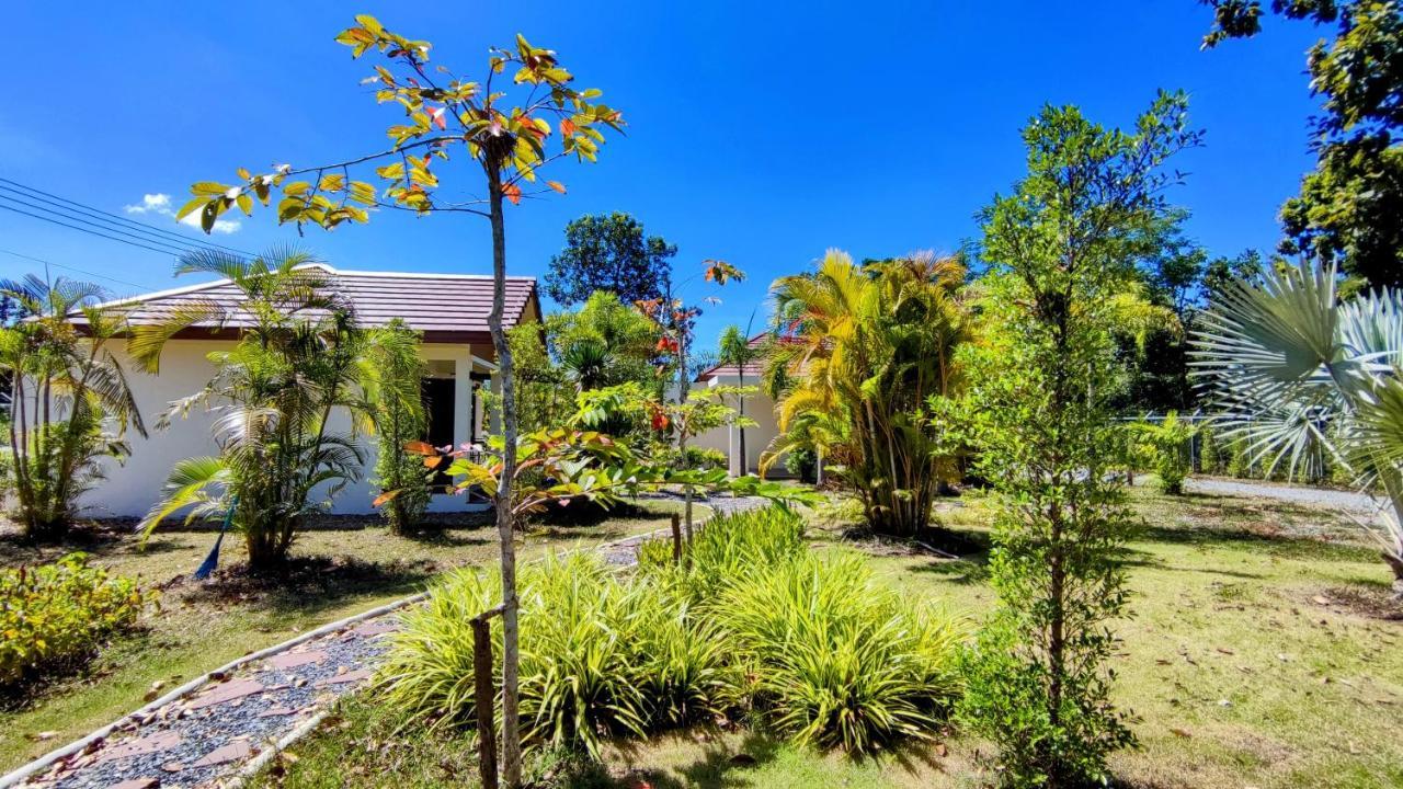 Isan Golf & Adventure Hotel Udon Thani Buitenkant foto