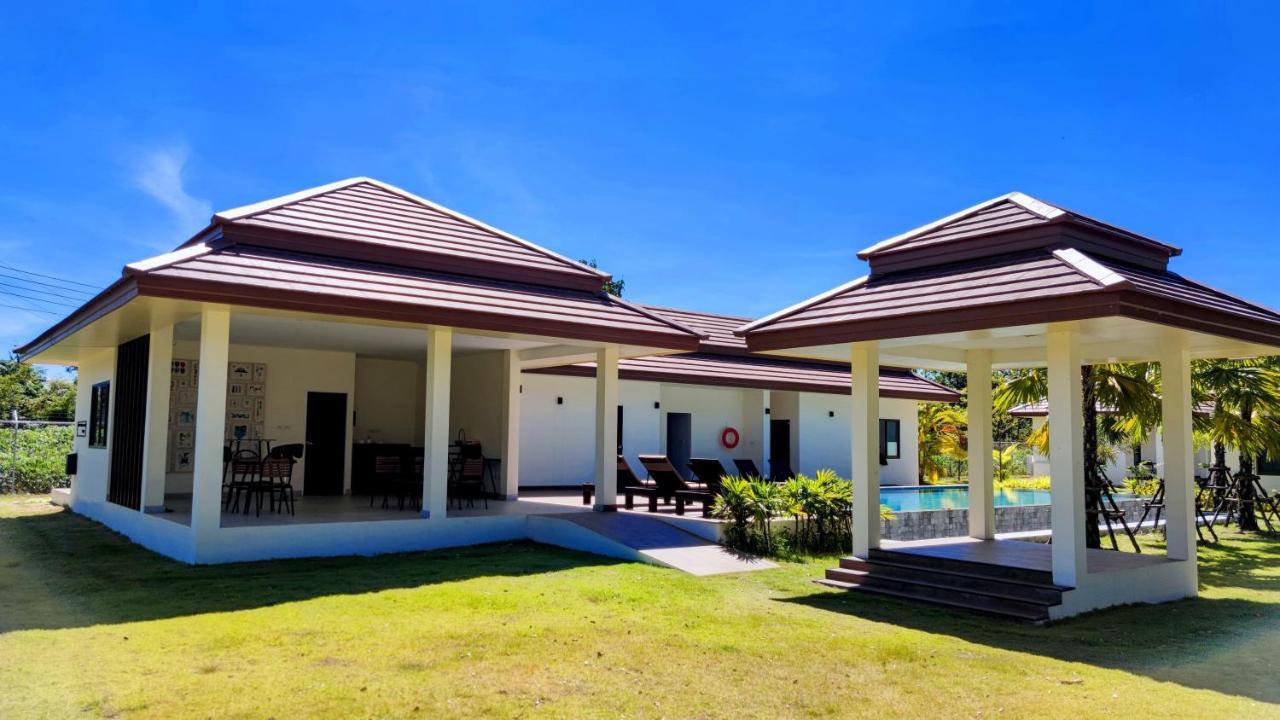 Isan Golf & Adventure Hotel Udon Thani Buitenkant foto