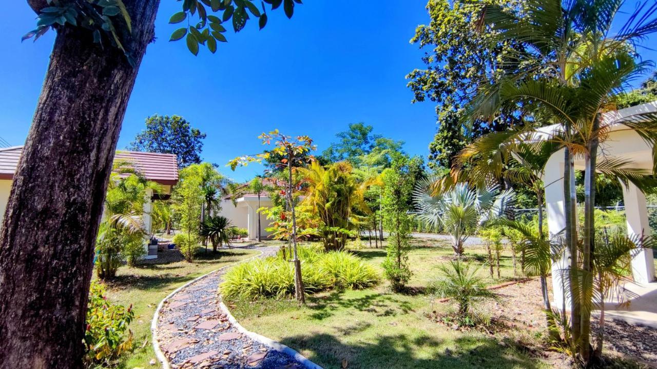 Isan Golf & Adventure Hotel Udon Thani Buitenkant foto