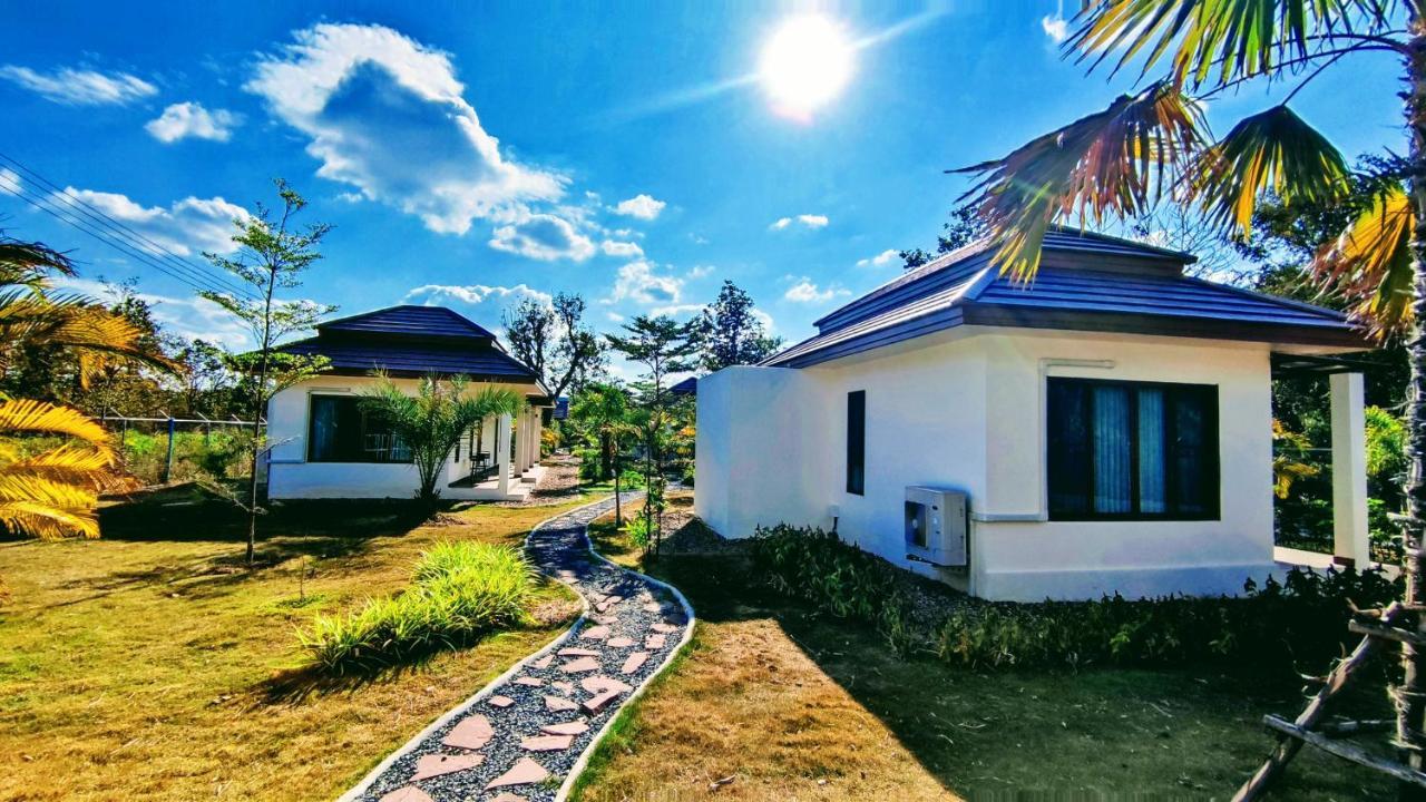 Isan Golf & Adventure Hotel Udon Thani Buitenkant foto